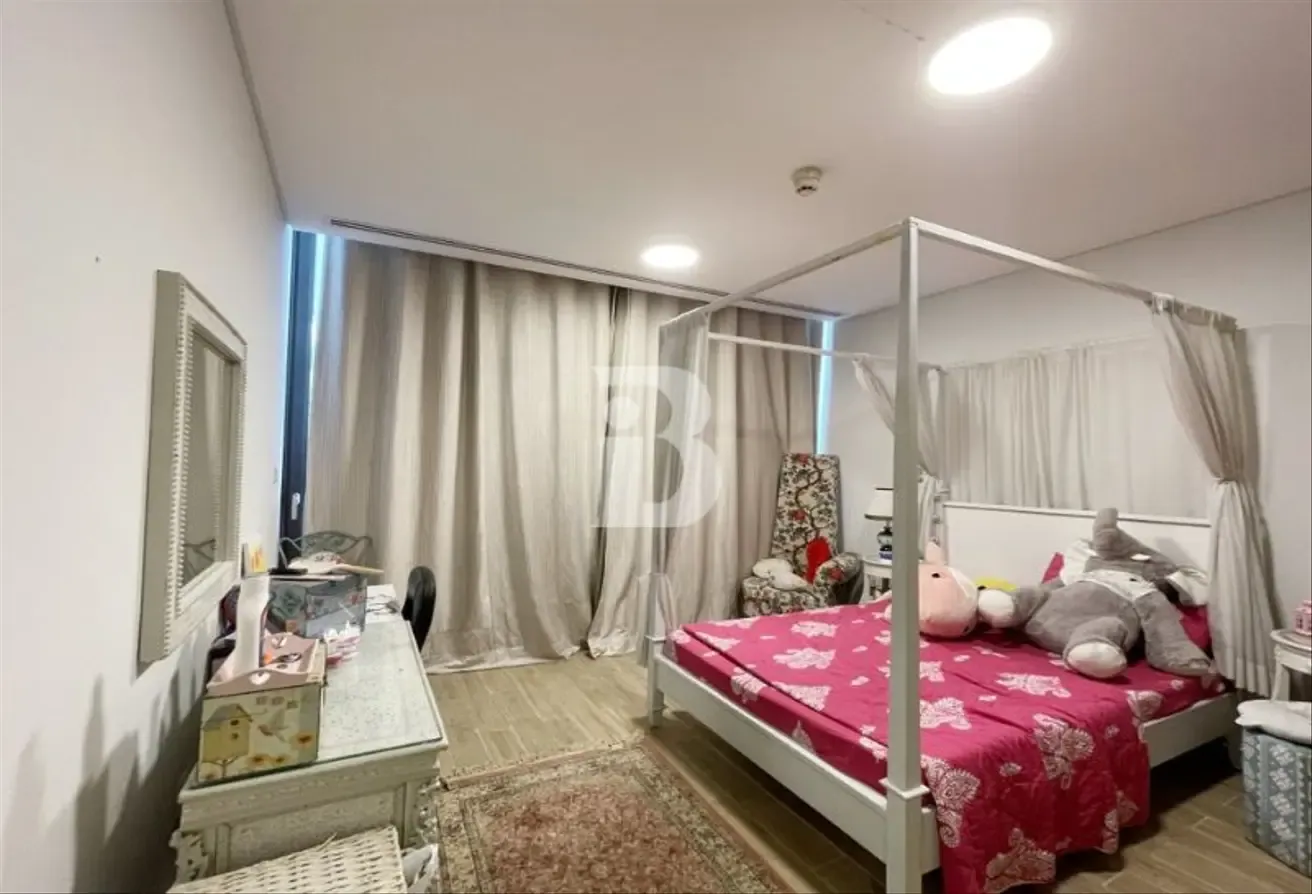 SPACIOUS | SINGLE ROW | 4BR | VACANT | FURNISHED