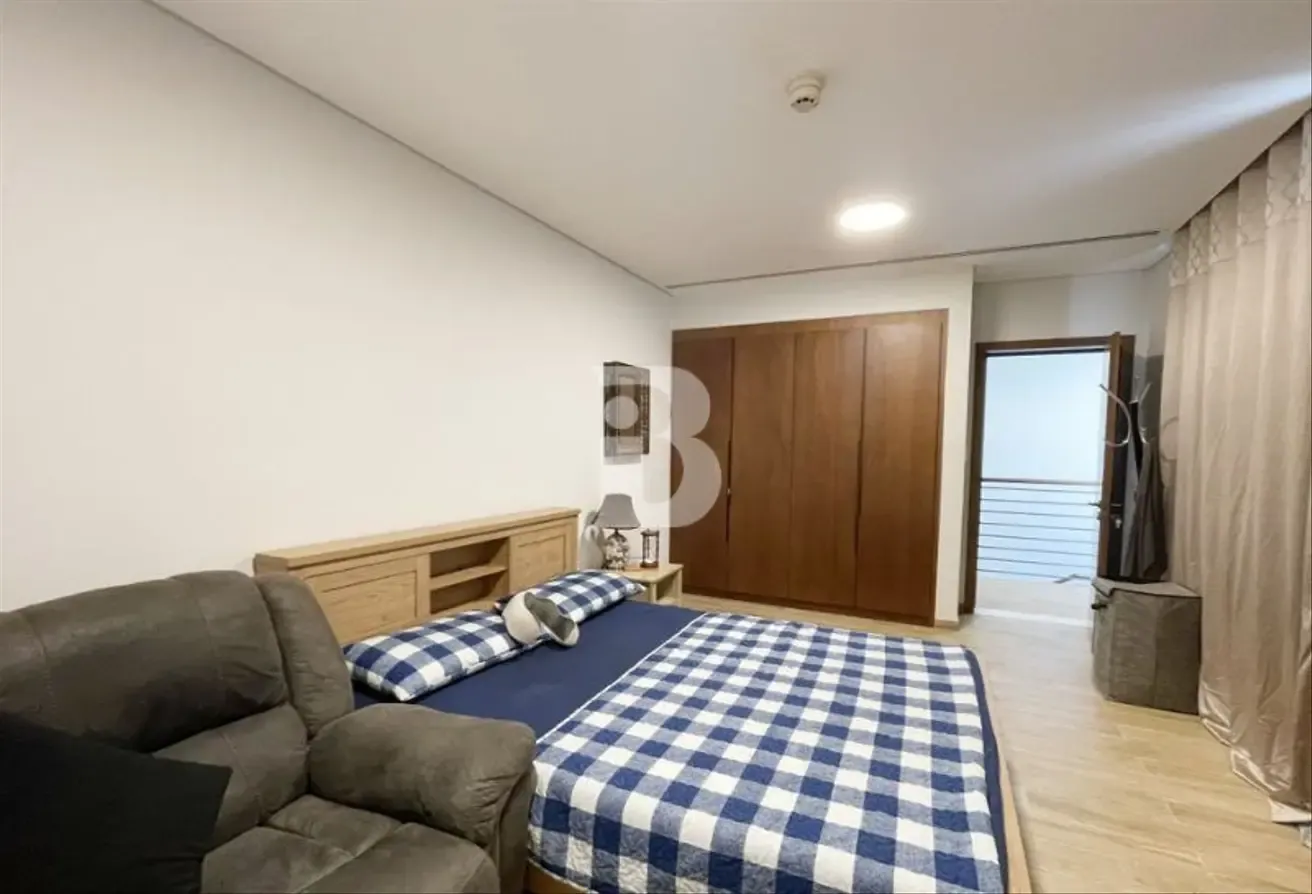 SPACIOUS | SINGLE ROW | 4BR | VACANT | FURNISHED