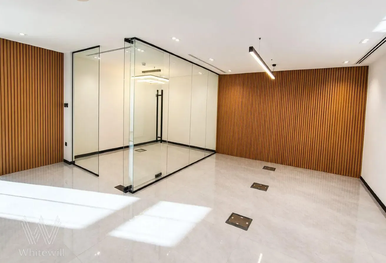 Fully Fitted|Luxury Interior| Bang on Metro Access