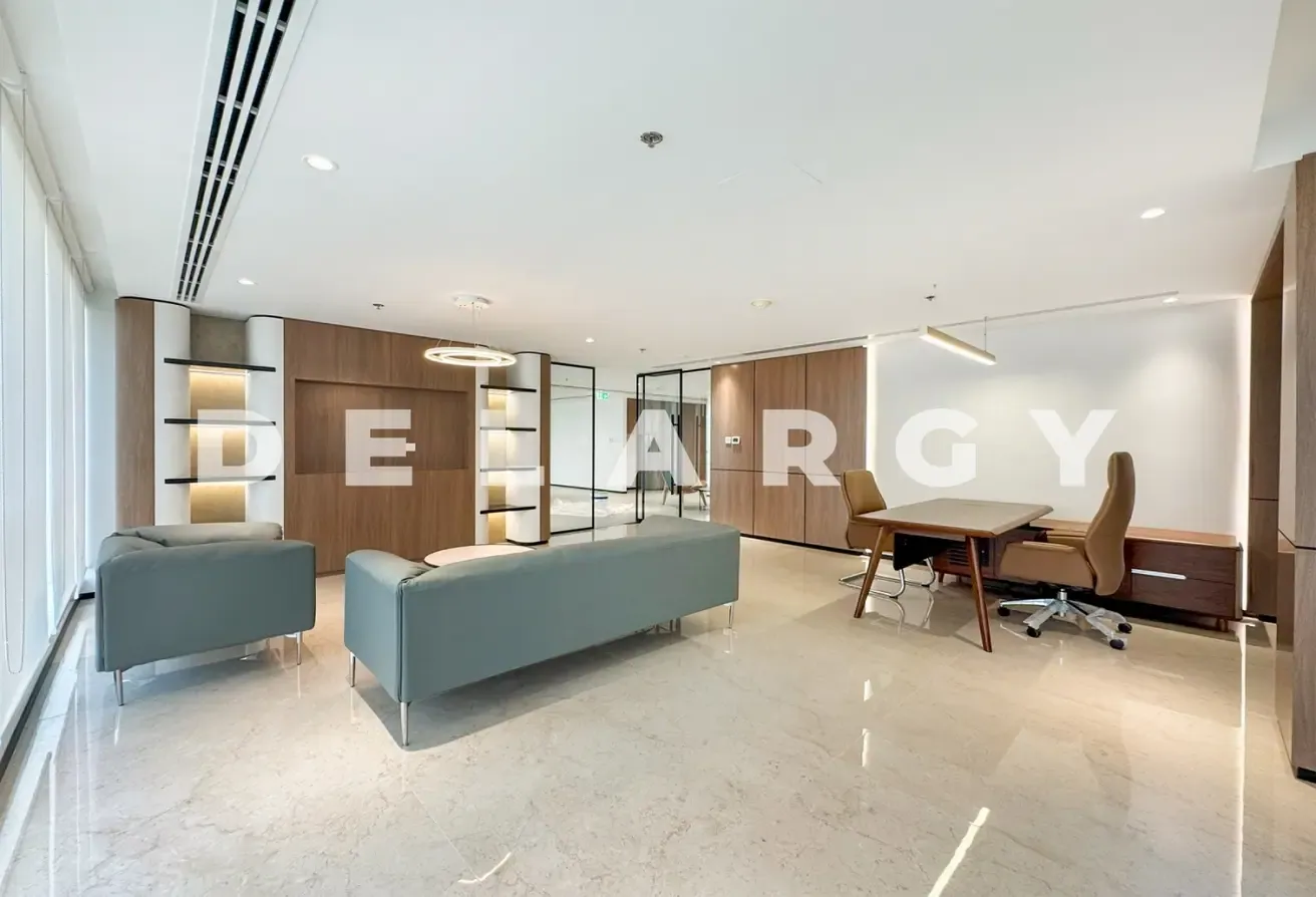Lake Views | High Floor | Luxury Turnkey