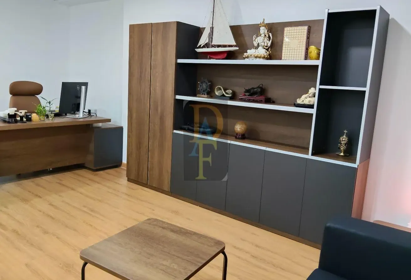 FULL LAKE VW VACANT OFFICE, BALCONY CORNER PARKING