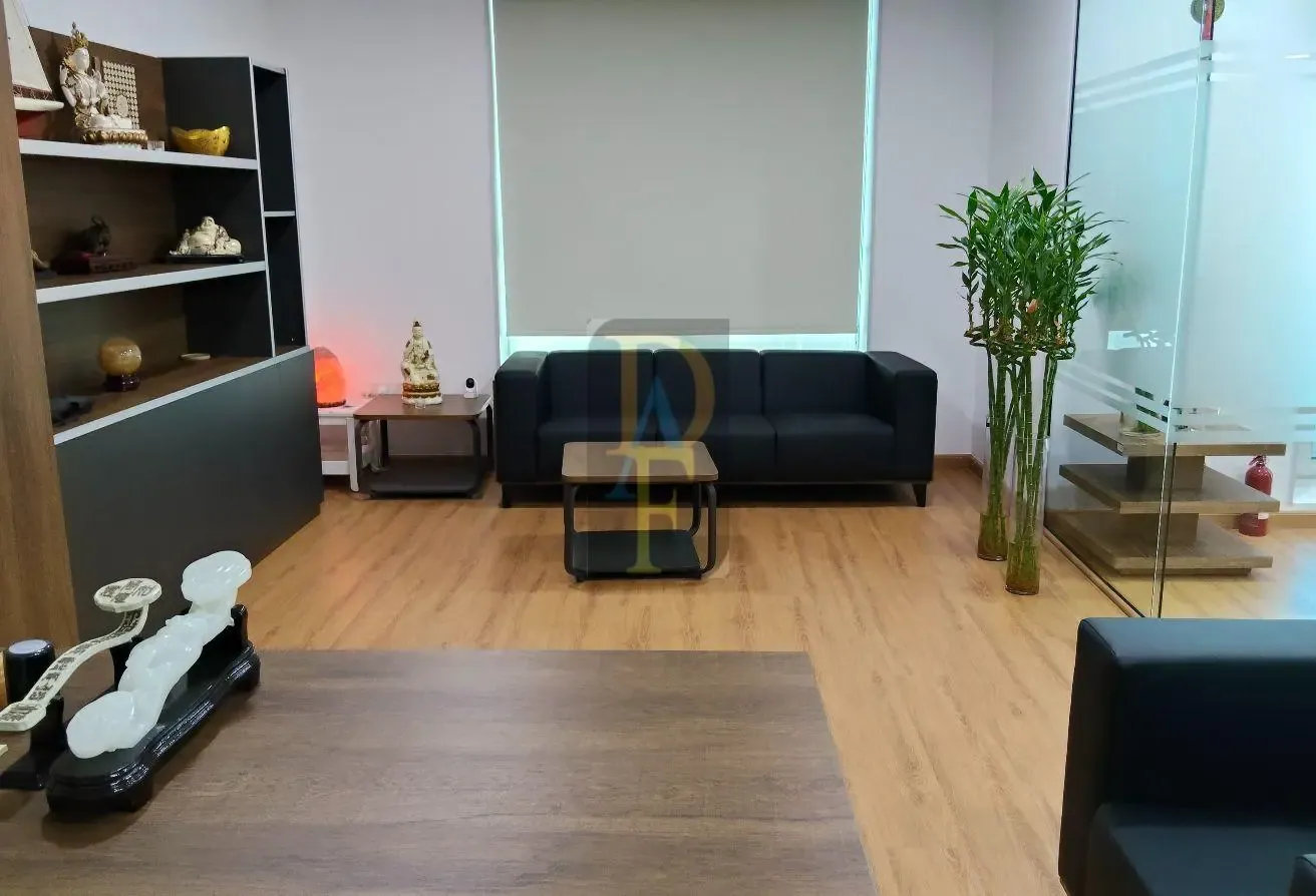 FULL LAKE VW VACANT OFFICE, BALCONY CORNER PARKING