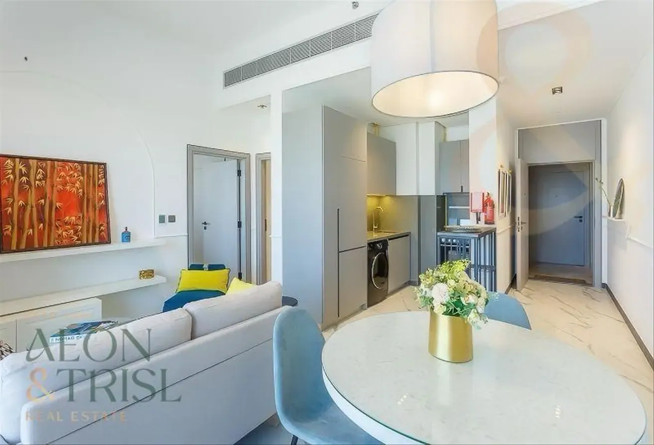 Fully Furnished | Burj View | Bright Unit