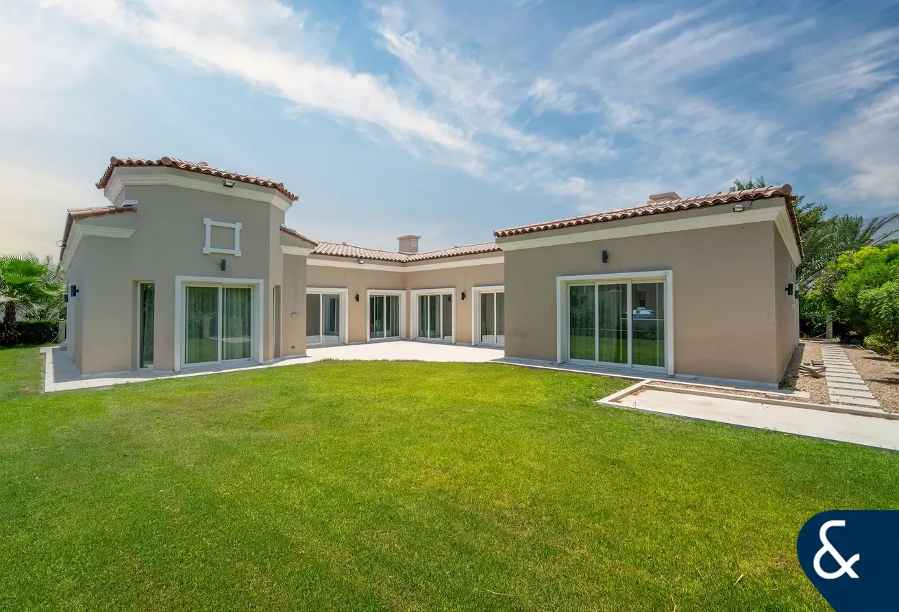 Corner Plot | Quiet Spot | Immaculate