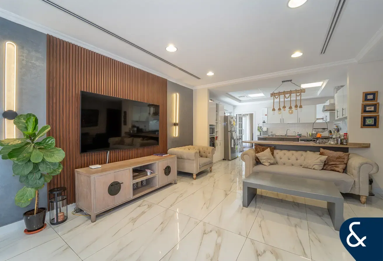 Corner Plot | Quiet Spot | Immaculate