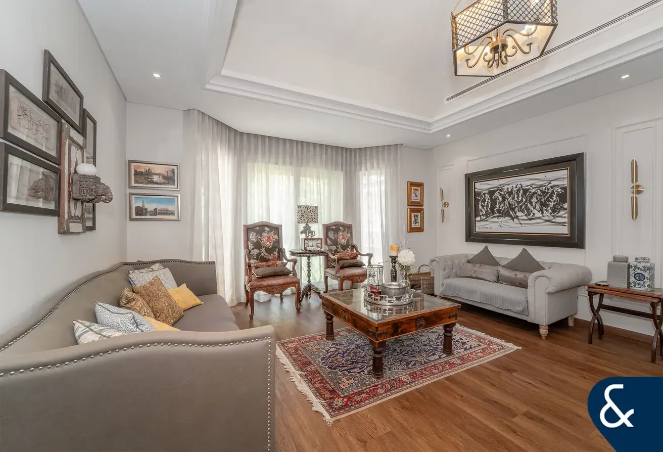 Corner Plot | Quiet Spot | Immaculate
