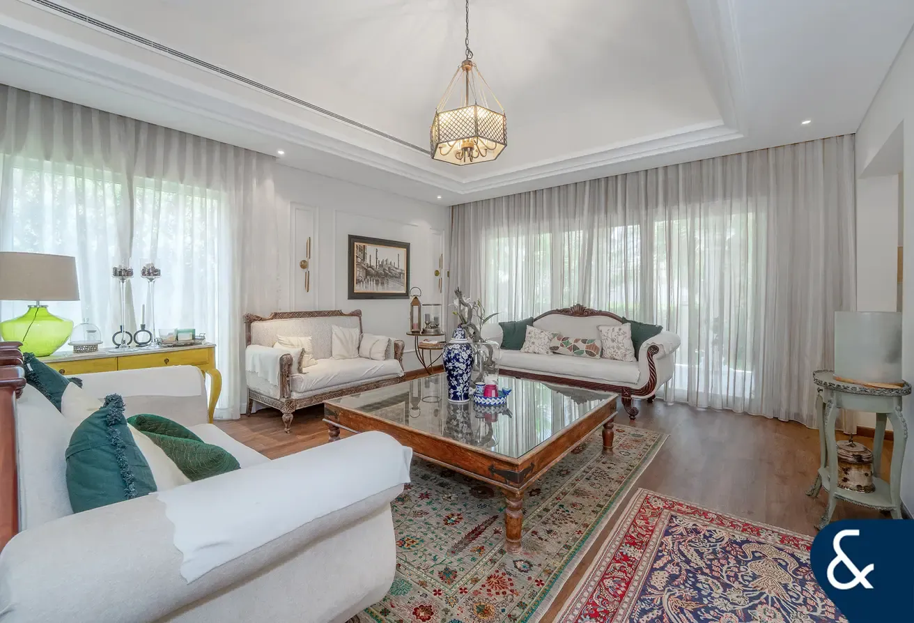 Corner Plot | Quiet Spot | Immaculate