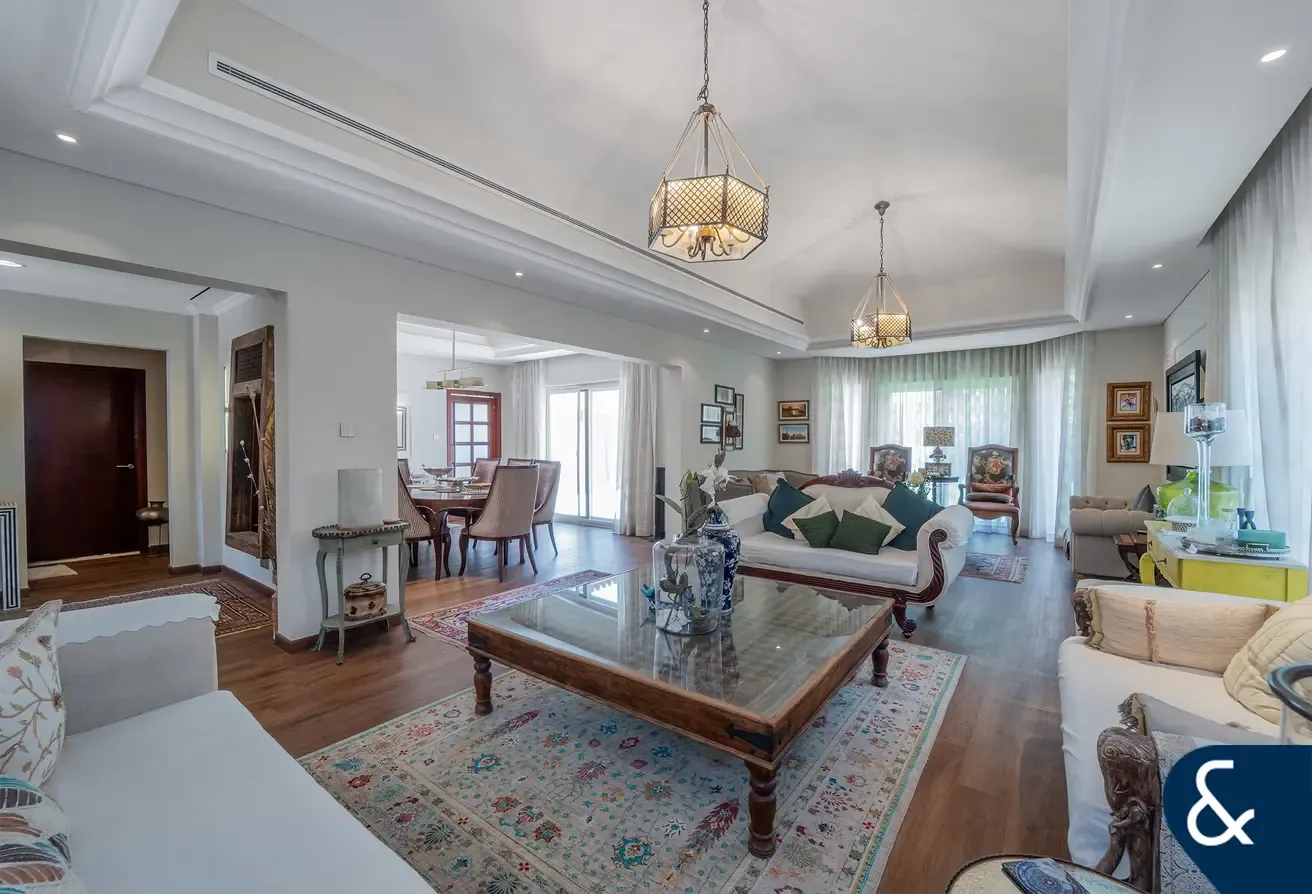 Corner Plot | Quiet Spot | Immaculate