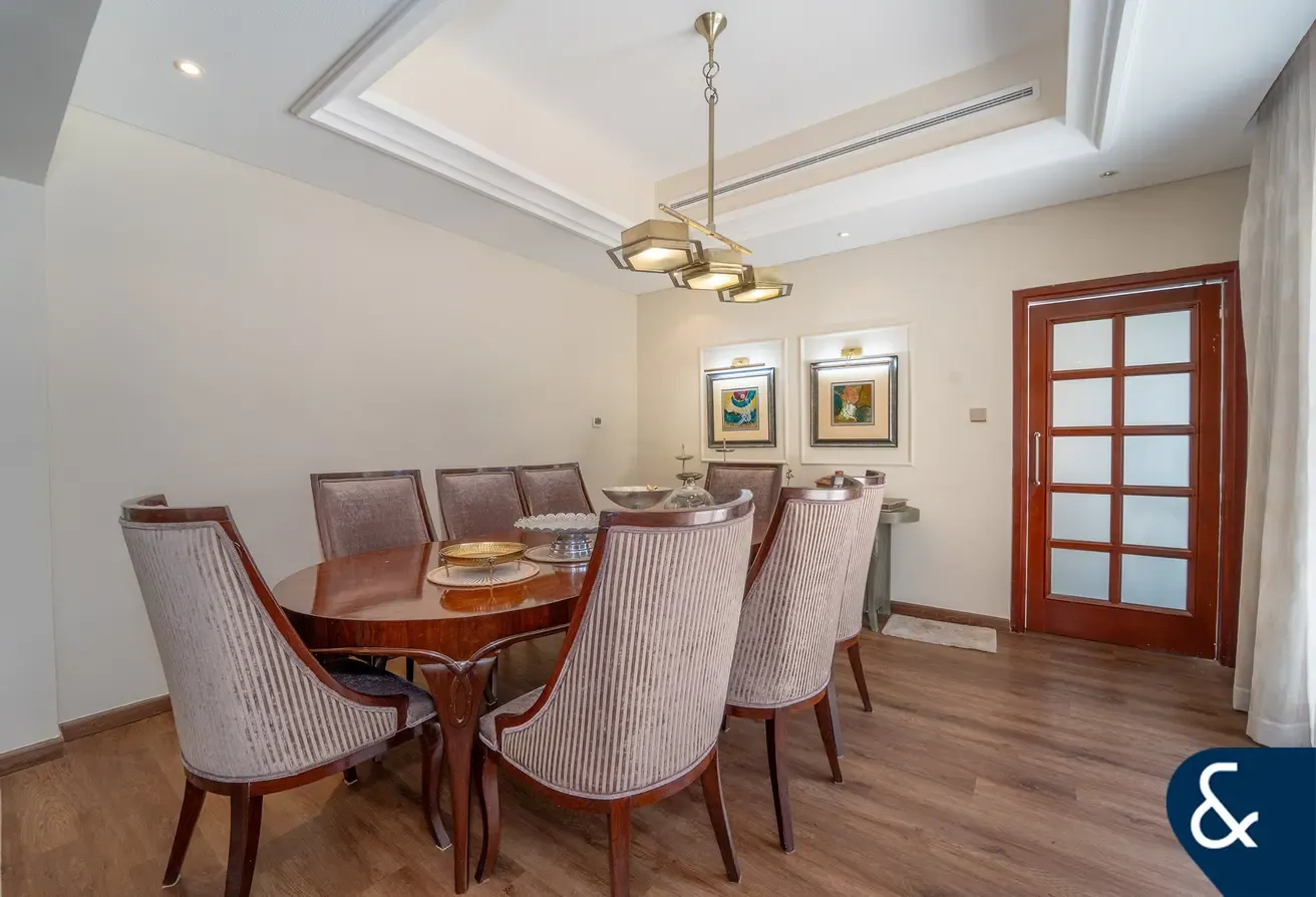 Corner Plot | Quiet Spot | Immaculate