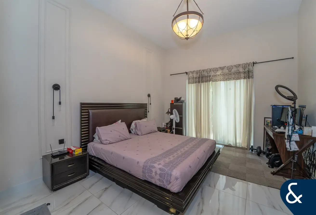 Corner Plot | Quiet Spot | Immaculate