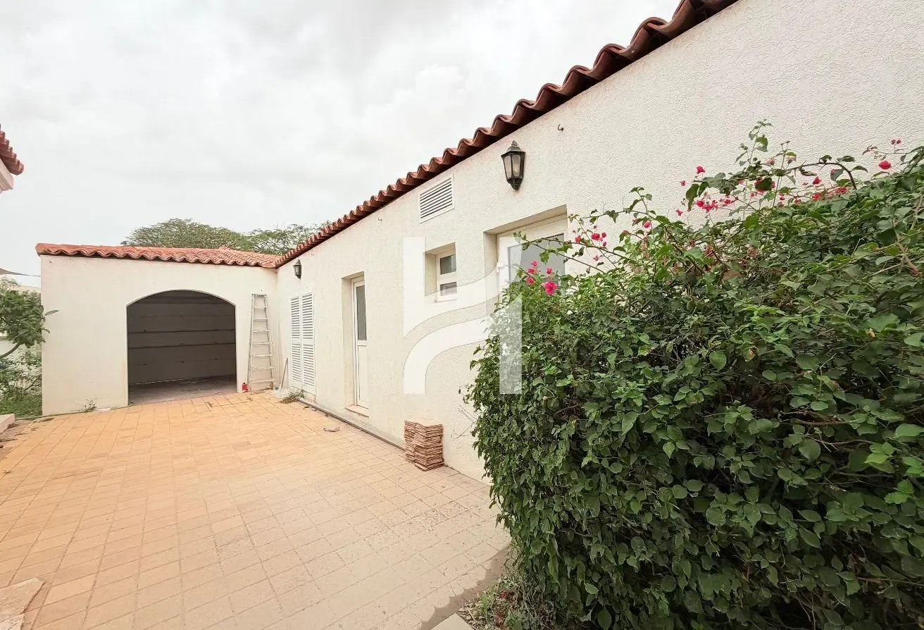 Face lifted | Park Backing | 6 Car Garage