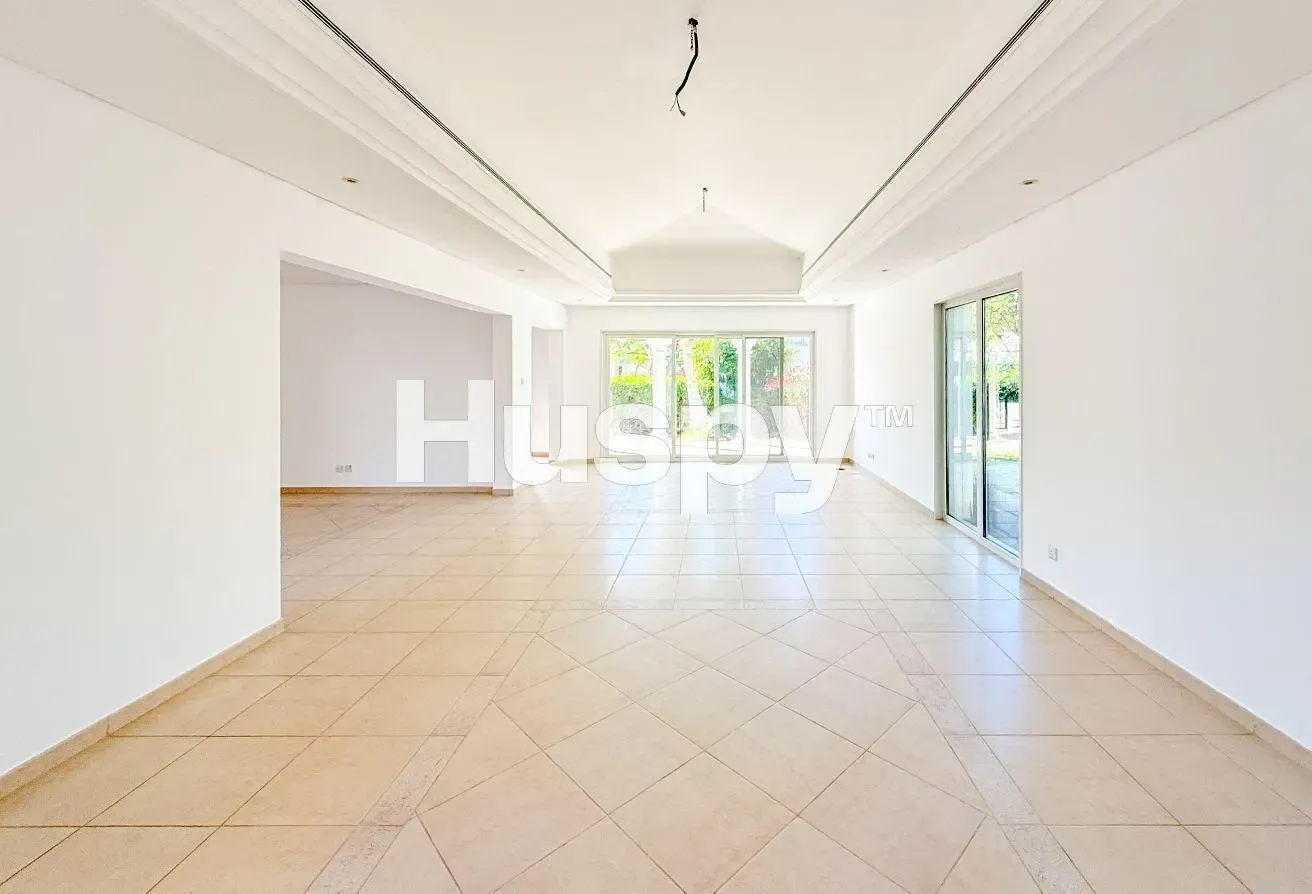 Vacant | Spacious Plot | Corner Unit