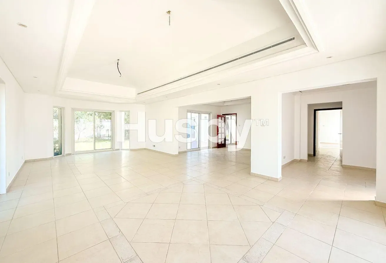 Vacant | Spacious Plot | Corner Unit