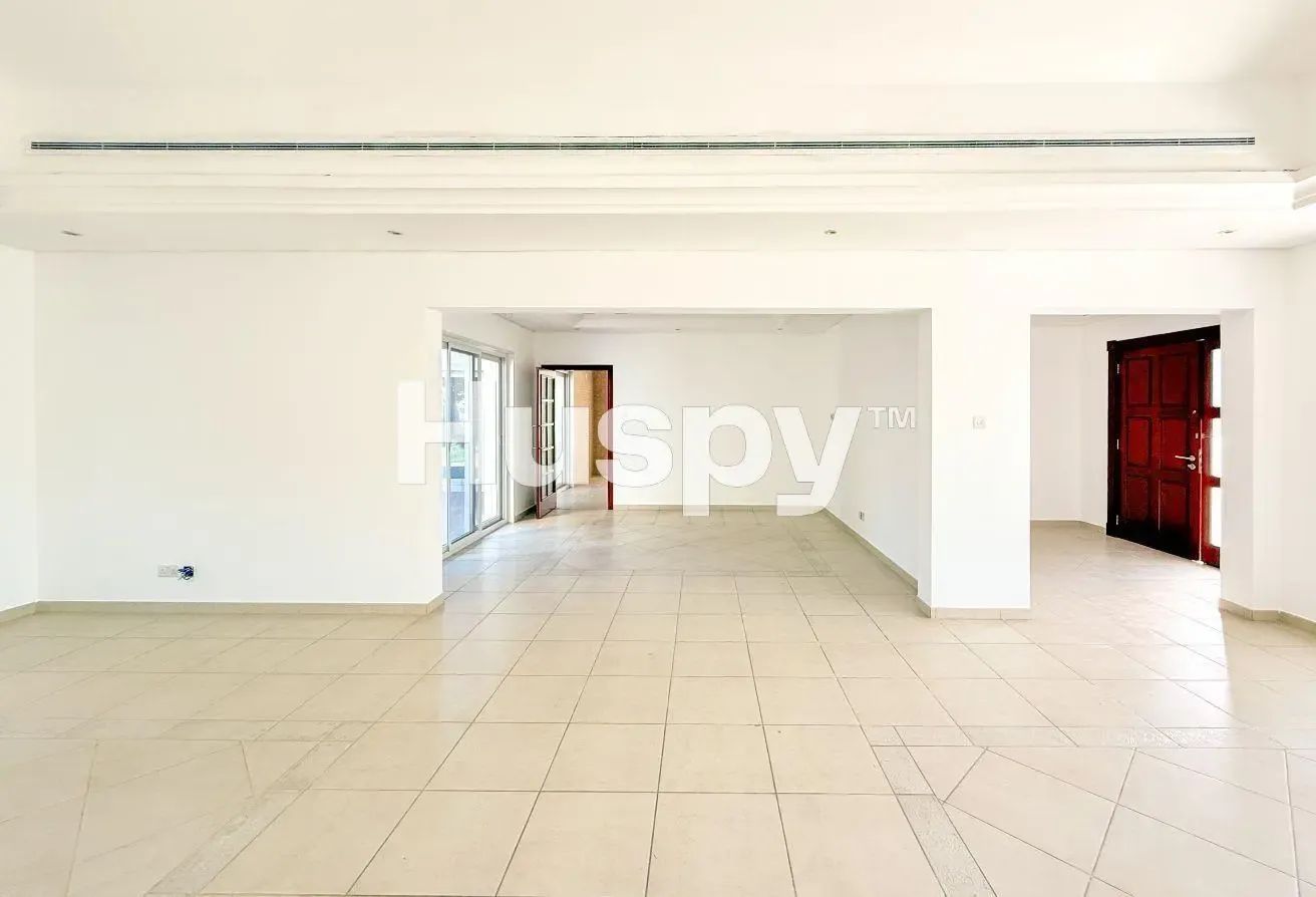 Vacant | Spacious Plot | Corner Unit
