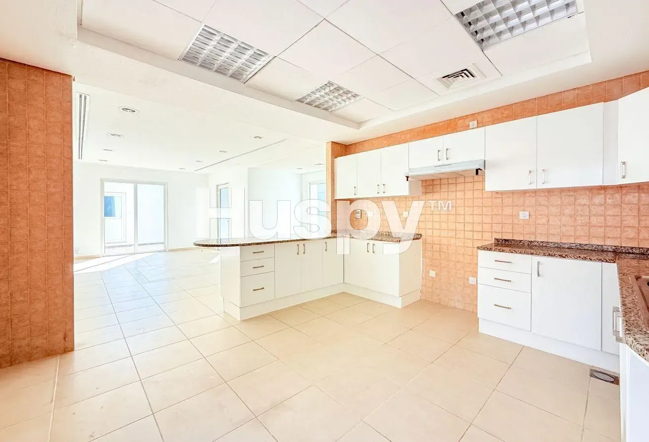 Vacant | Spacious Plot | Corner Unit