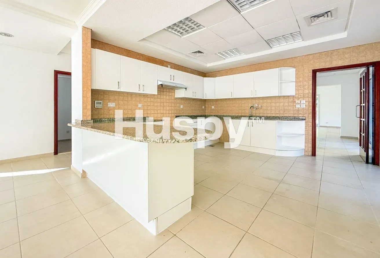 Vacant | Spacious Plot | Corner Unit