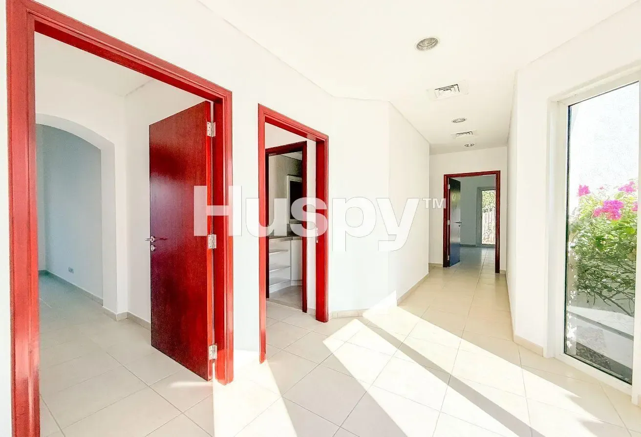Vacant | Spacious Plot | Corner Unit