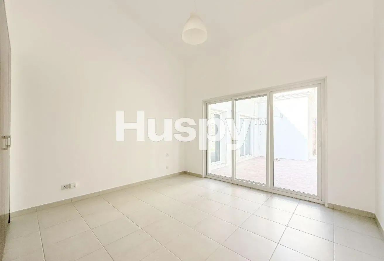 Vacant | Spacious Plot | Corner Unit