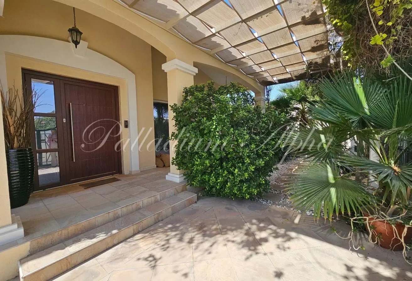 Vacant | Fully Renovated | Exceptional Plot