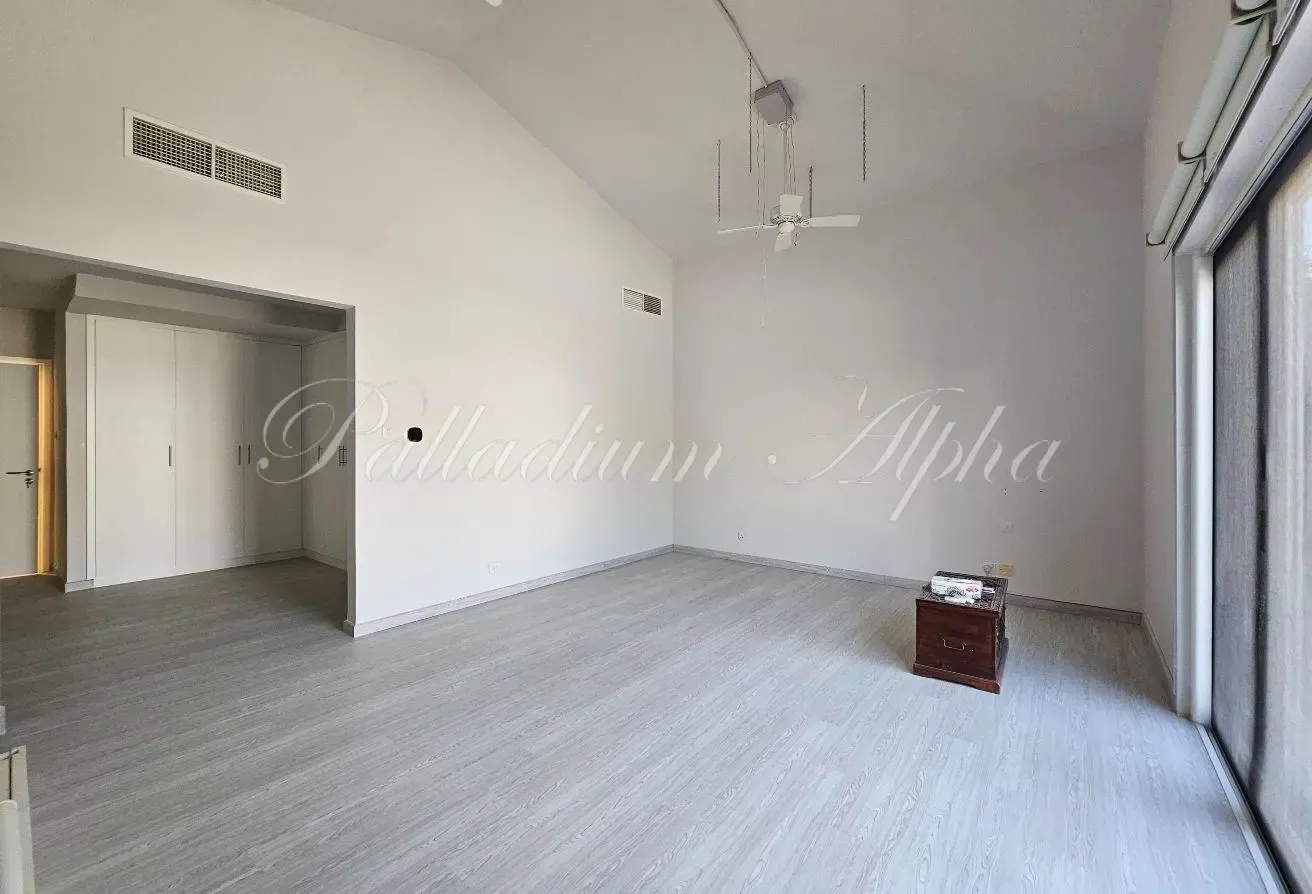 Vacant | Fully Renovated | Exceptional Plot