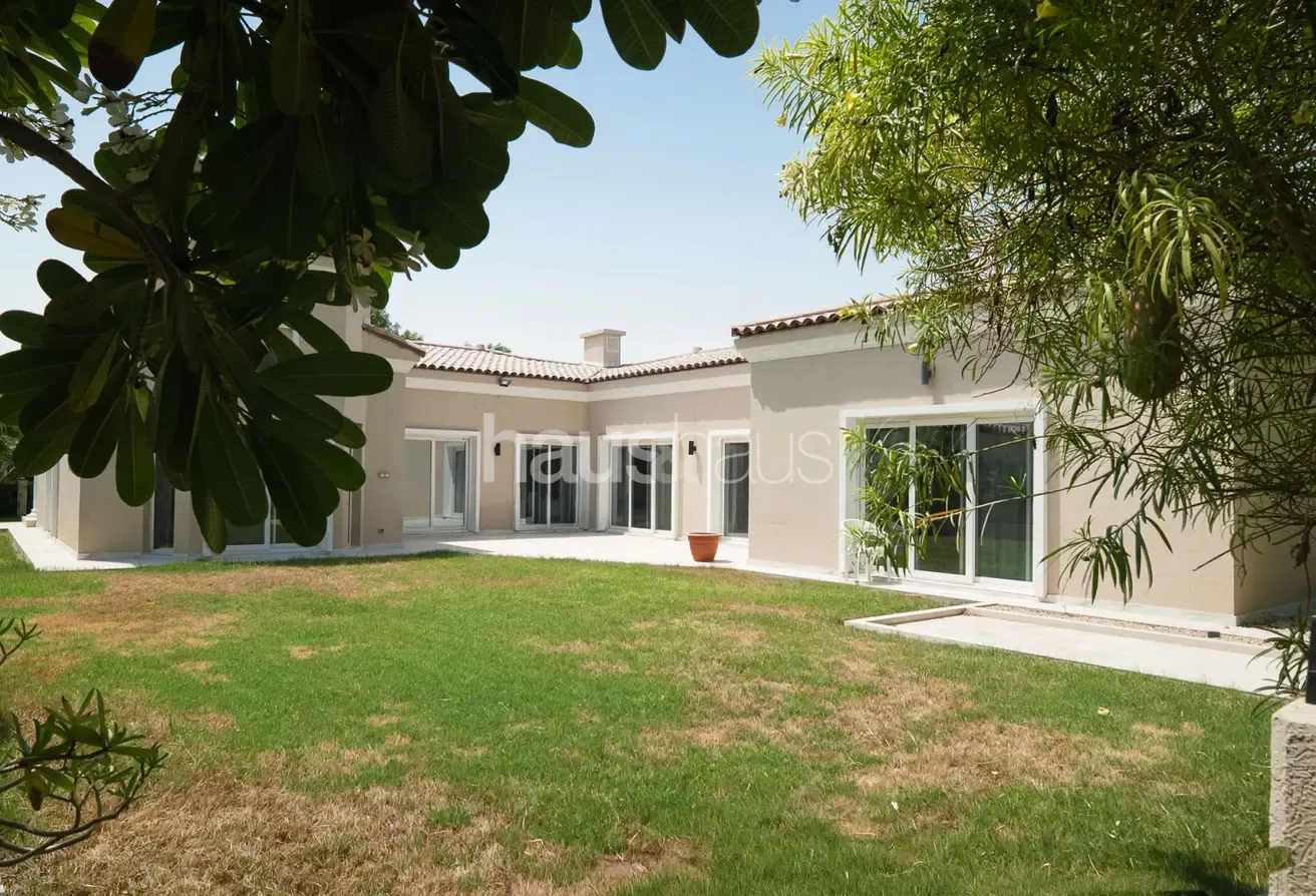 Large Corner Plot | Cul De Sac Location