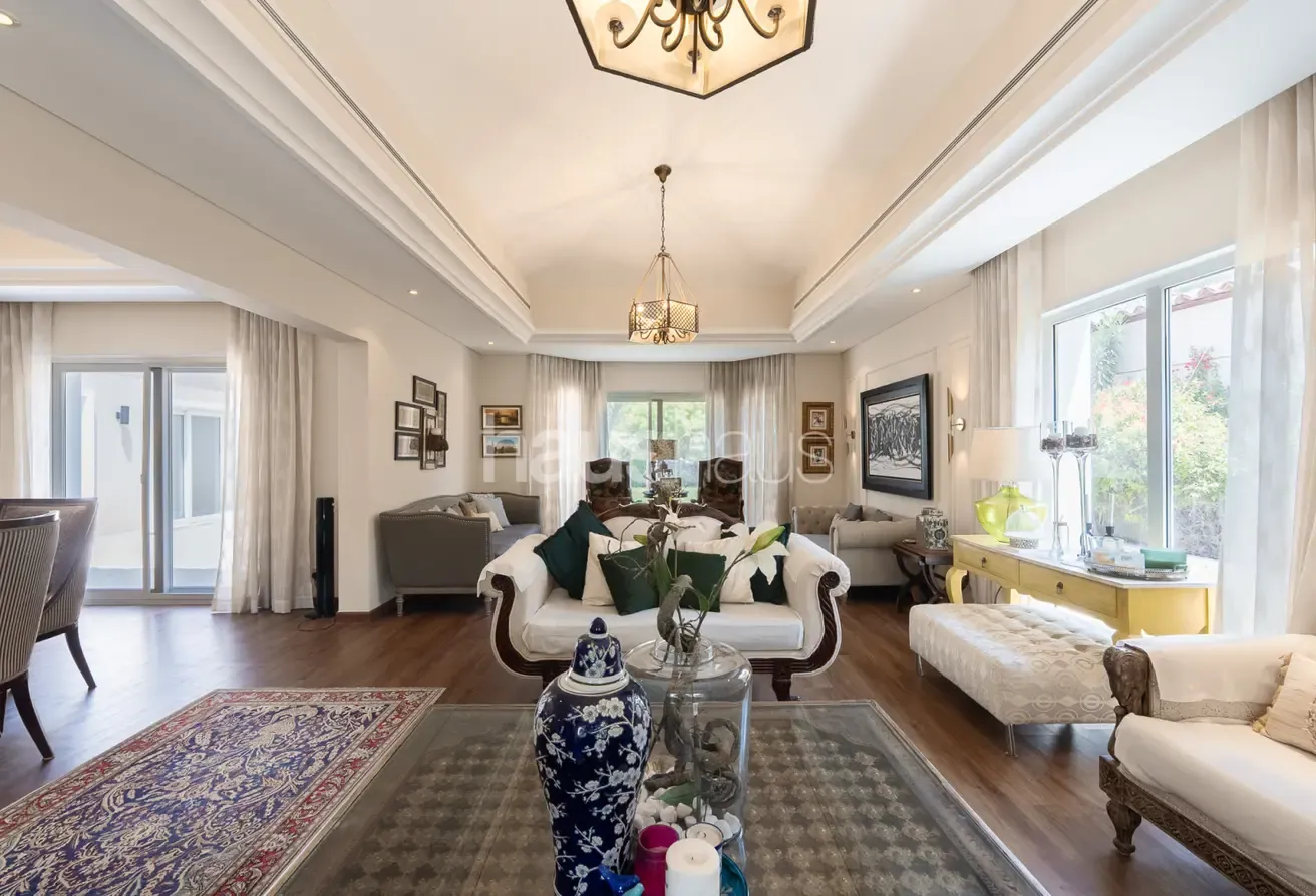 Large Corner Plot | Cul De Sac Location
