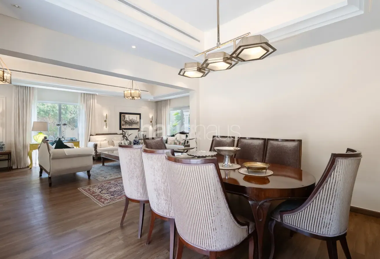 Large Corner Plot | Cul De Sac Location
