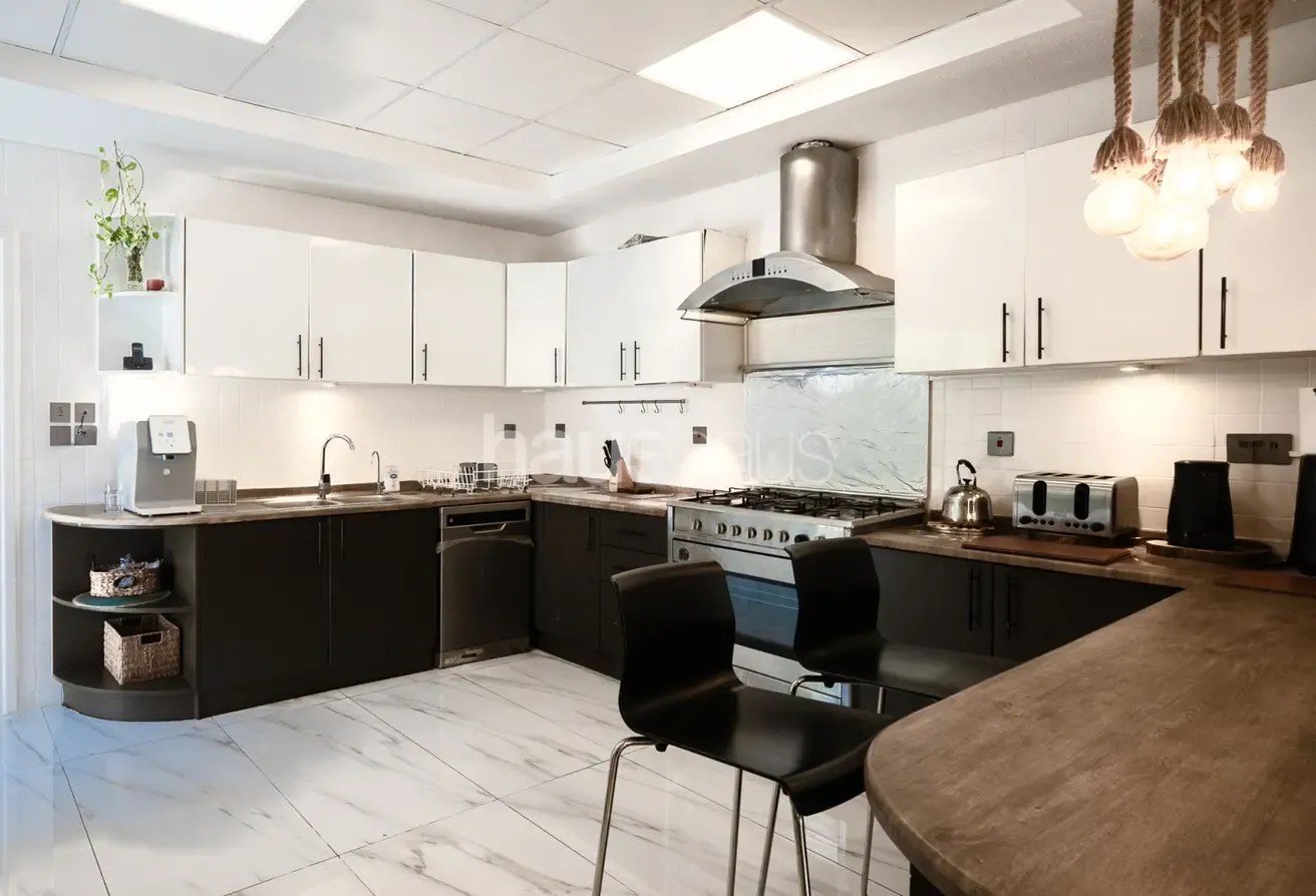Large Corner Plot | Cul De Sac Location