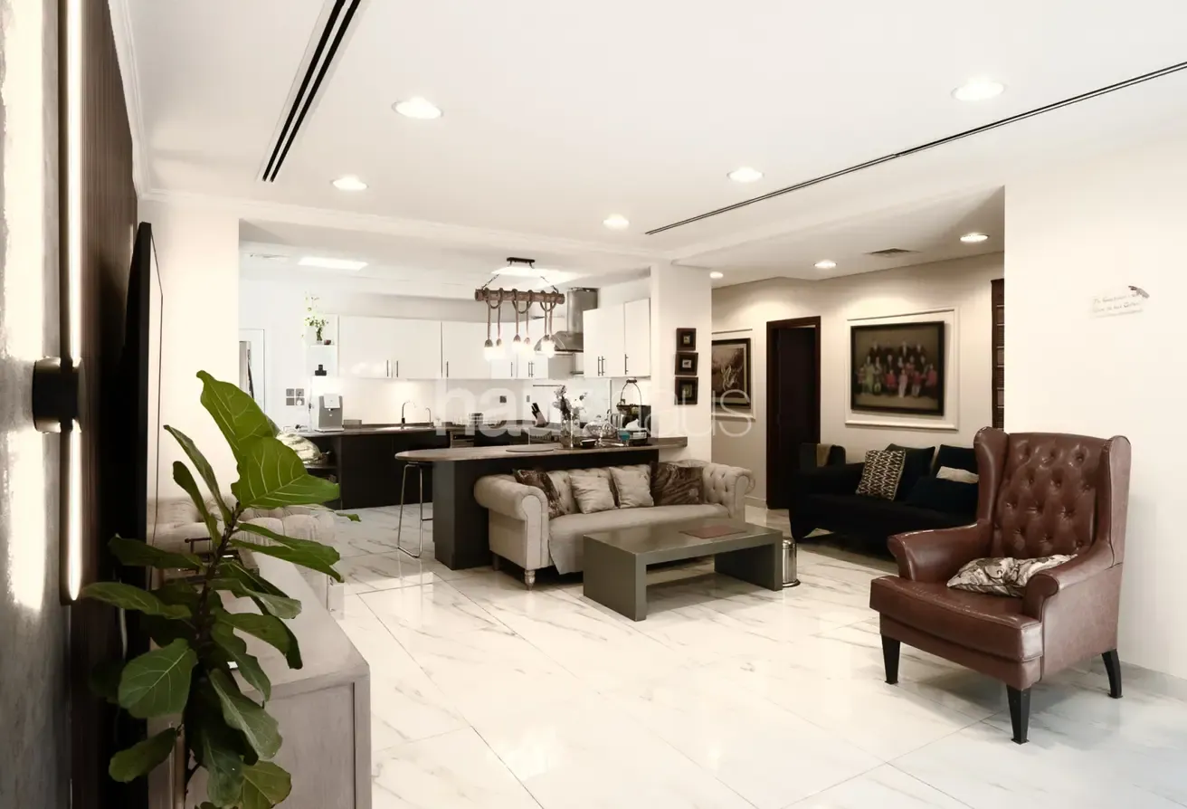 Large Corner Plot | Cul De Sac Location