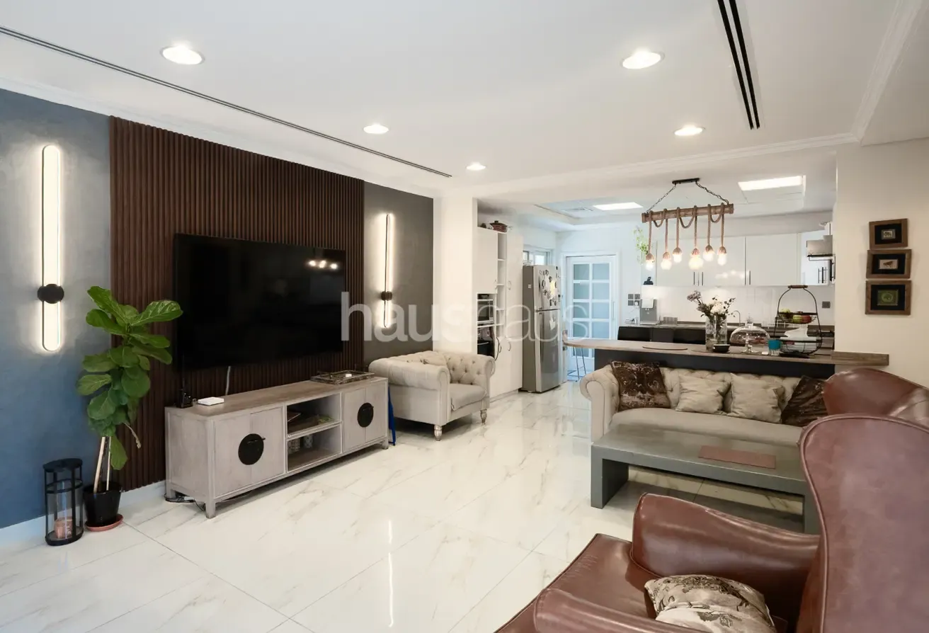 Large Corner Plot | Cul De Sac Location