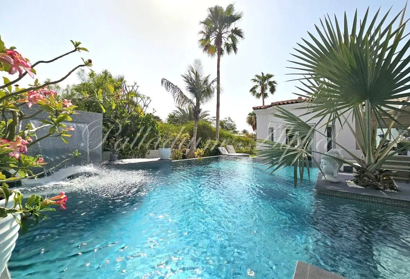 Exclusive | Fully Upgraded | Luxury Living