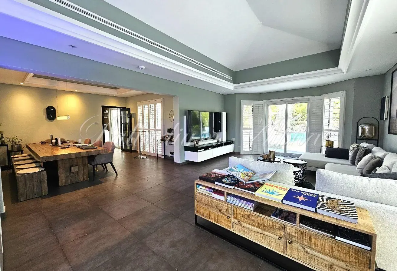 Exclusive | Fully Upgraded | Luxury Living
