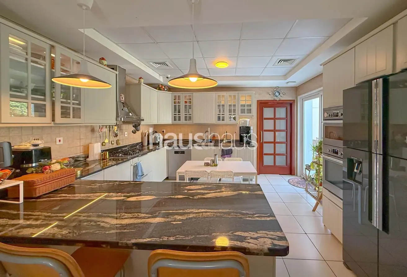 Vastu Bungalow | Expansive 11,298 sq.ft Plot | VOT