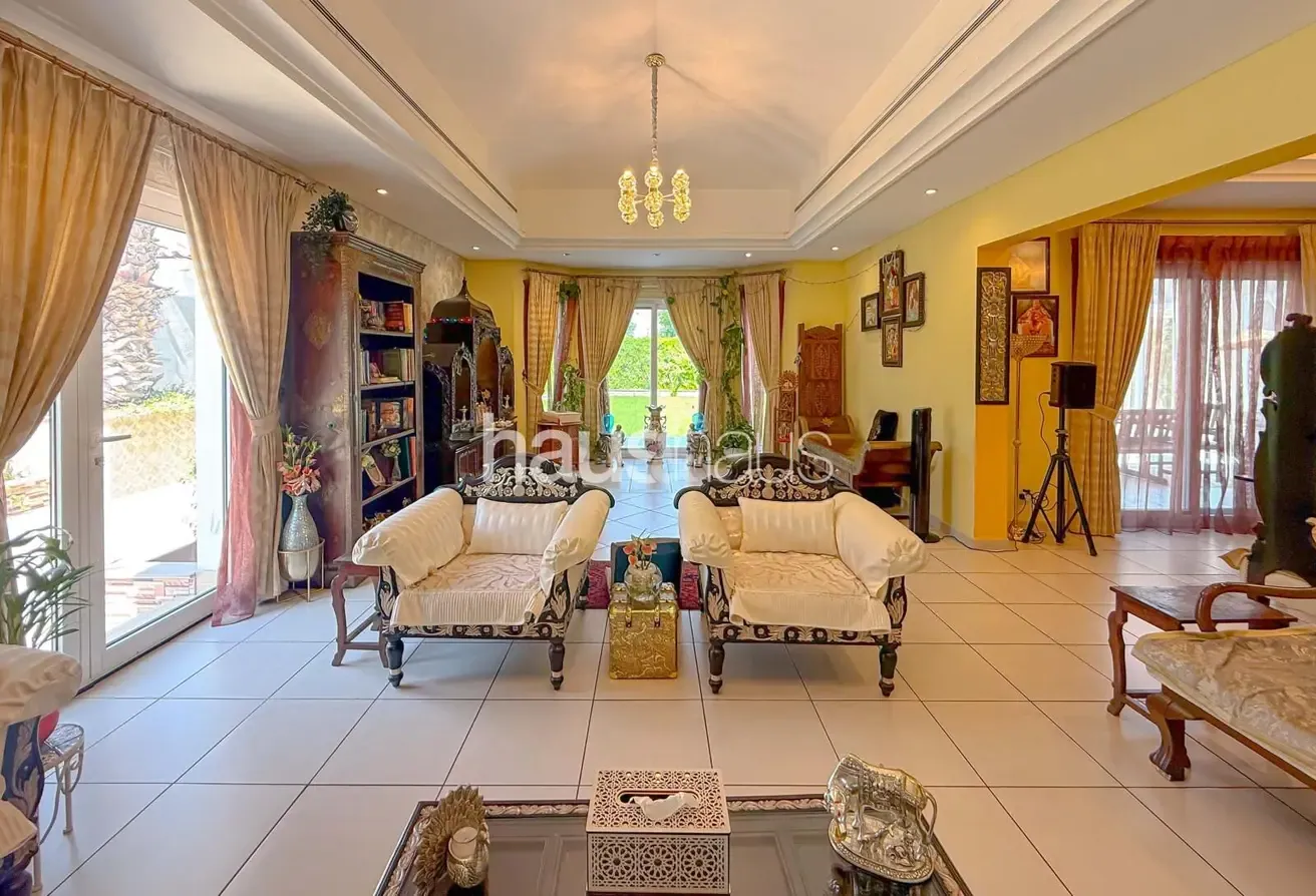 Vastu Bungalow | Expansive 11,298 sq.ft Plot | VOT