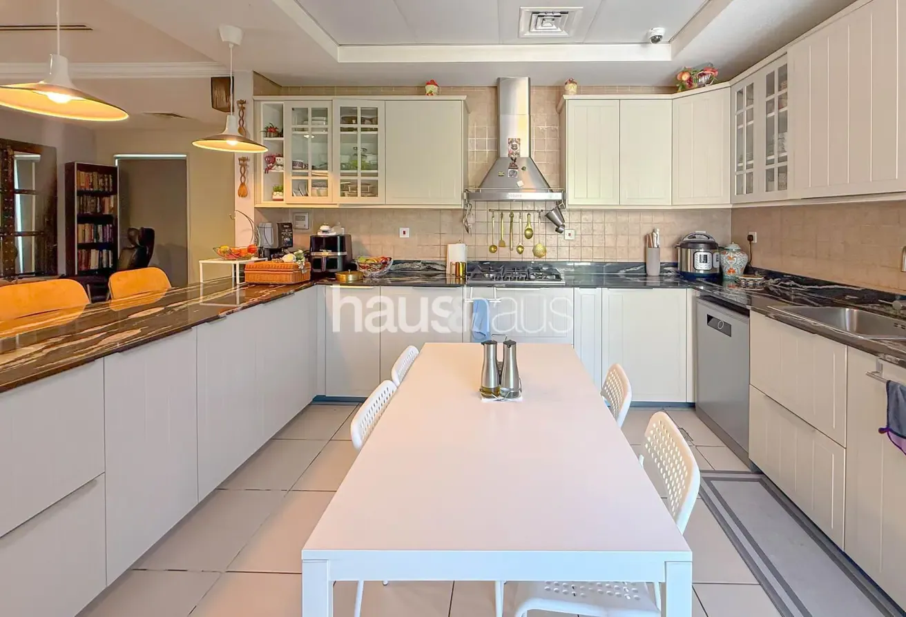 Vastu Bungalow | Expansive 11,298 sq.ft Plot | VOT