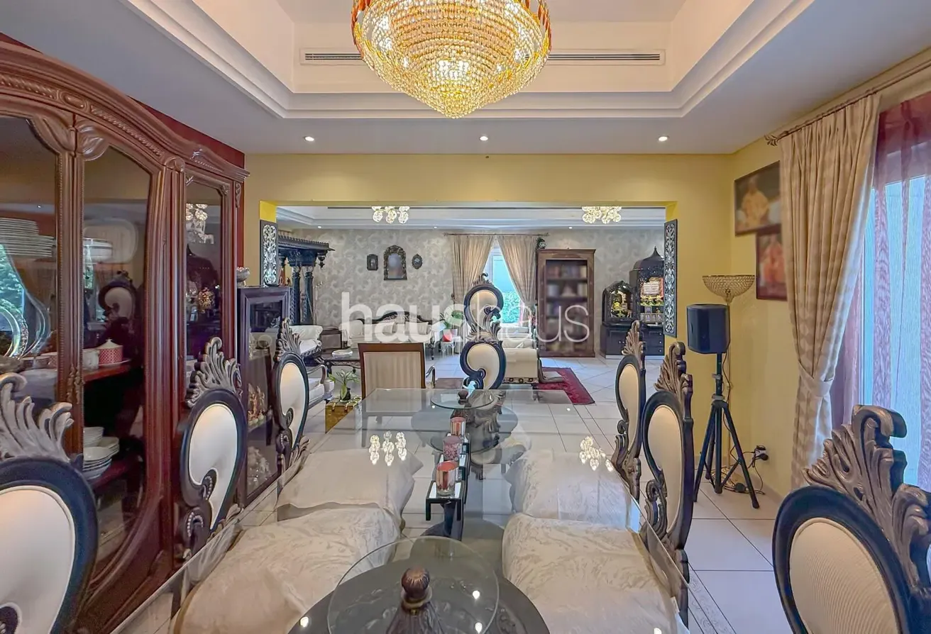 Vastu Bungalow | Expansive 11,298 sq.ft Plot | VOT