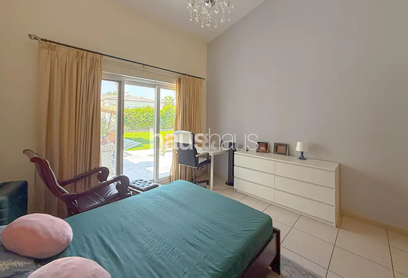 Vastu Bungalow | Expansive 11,298 sq.ft Plot | VOT