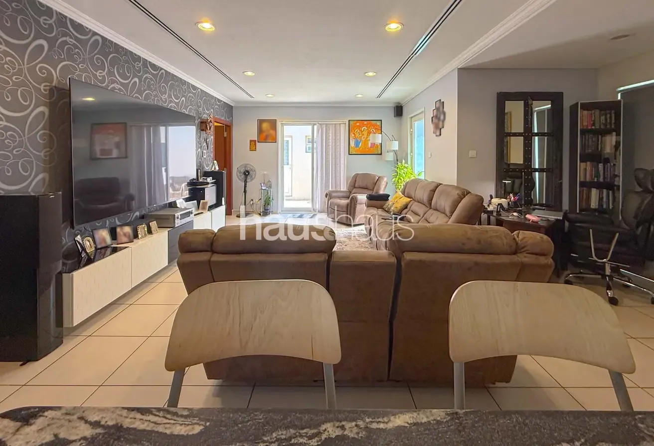 Vastu Bungalow | Expansive 11,298 sq.ft Plot | VOT