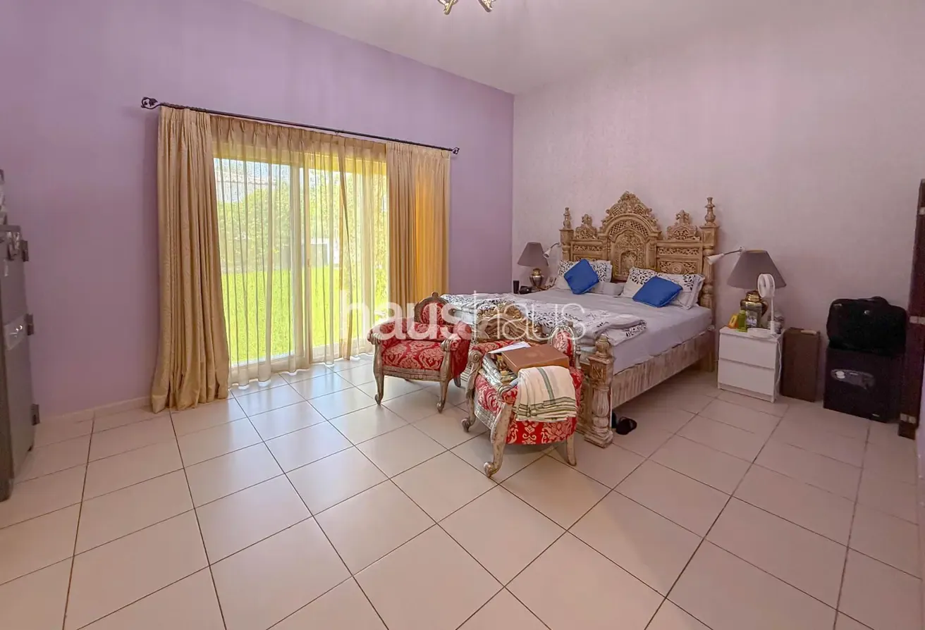Vastu Bungalow | Expansive 11,298 sq.ft Plot | VOT