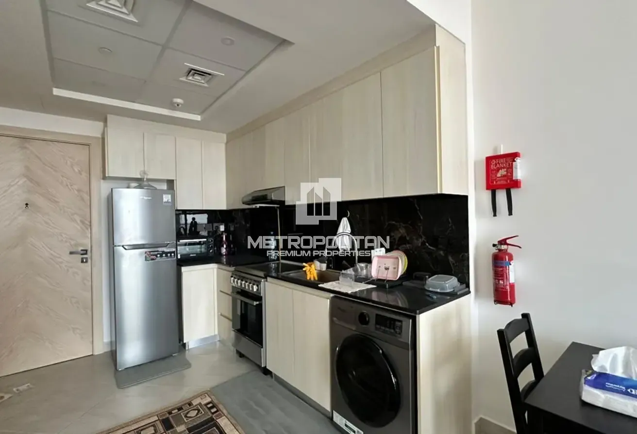 Modern 1BR | Central Location | Vacant | Furnished