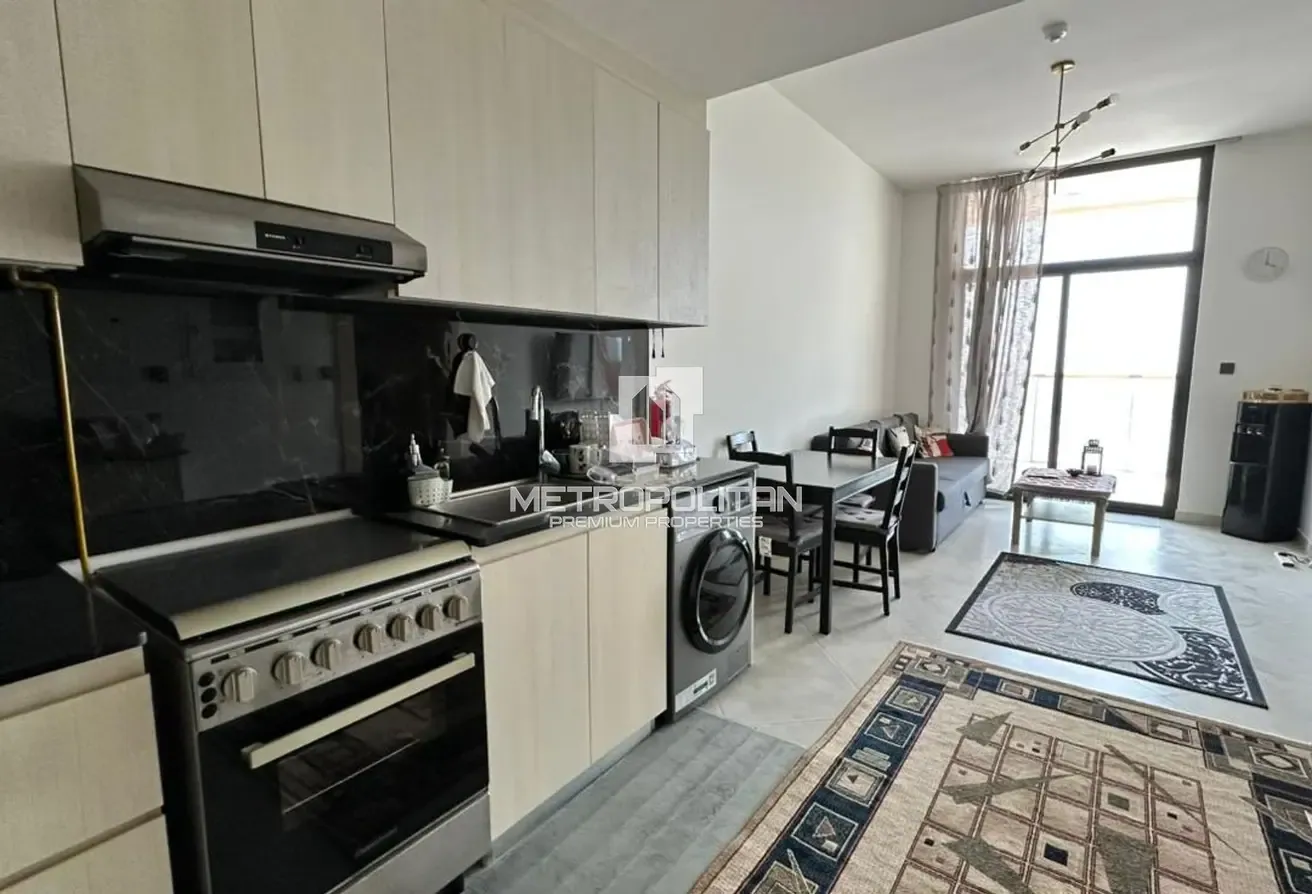 Modern 1BR | Central Location | Vacant | Furnished