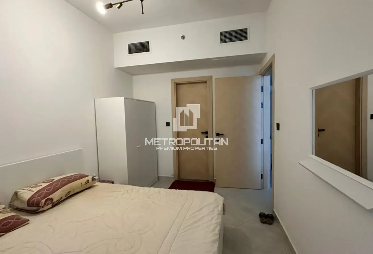 Modern 1BR | Central Location | Vacant | Furnished