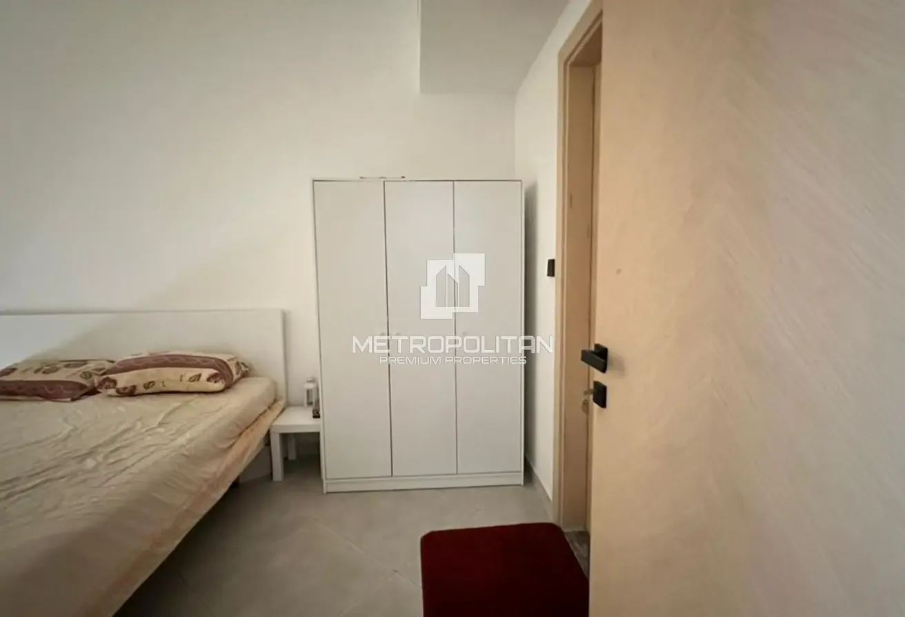 Modern 1BR | Central Location | Vacant | Furnished
