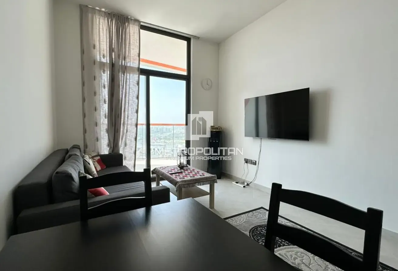 Modern 1BR | Central Location | Vacant | Furnished