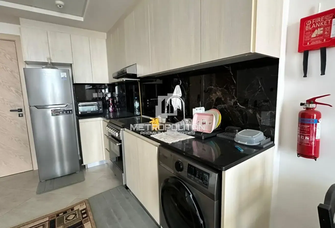Modern 1BR | Central Location | Vacant | Furnished