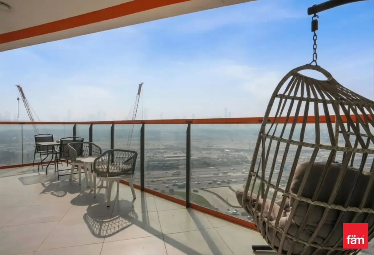 Corner Unit | Furnished | Skyline View