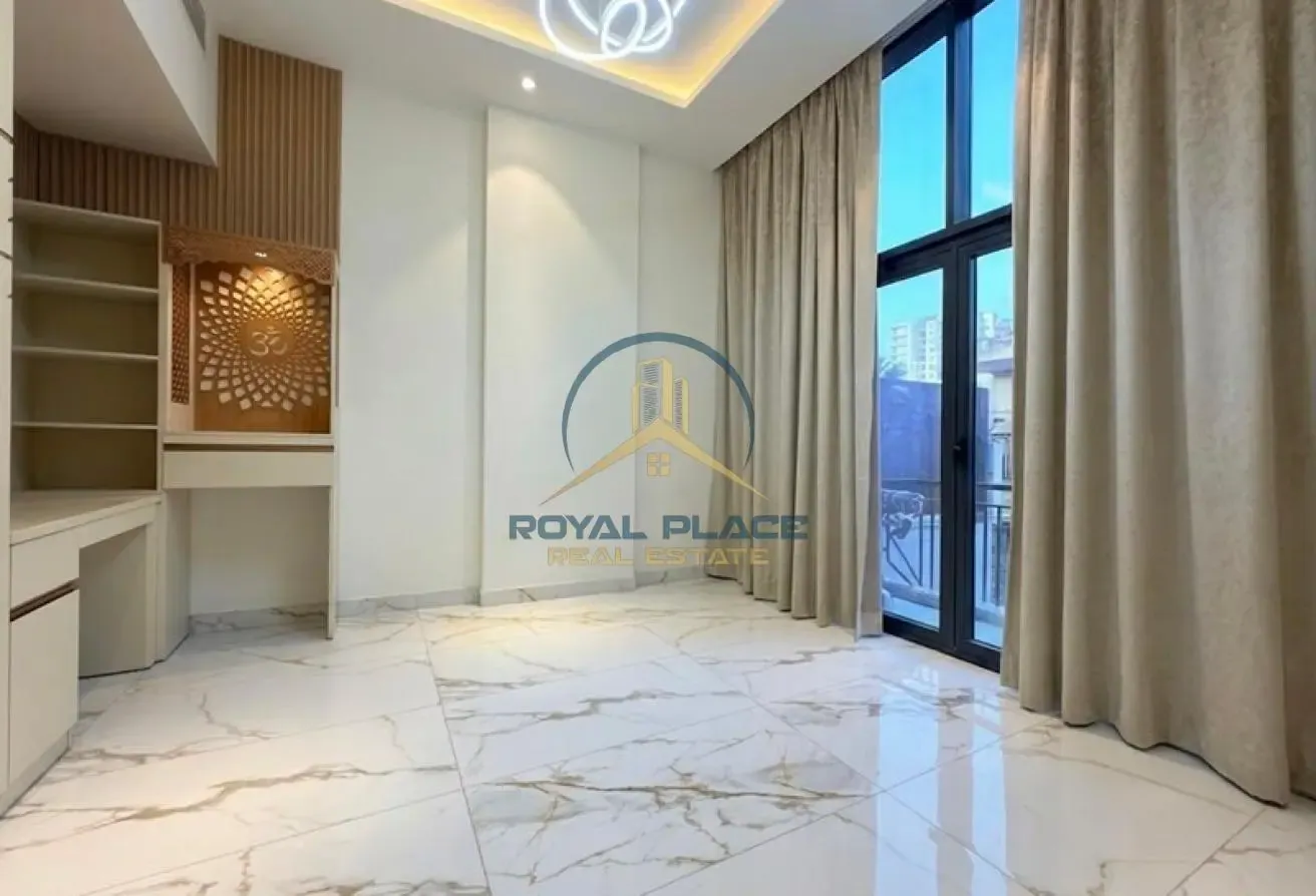 Duplex 3BR Fully Upgraded Unit | With 2 Parking's