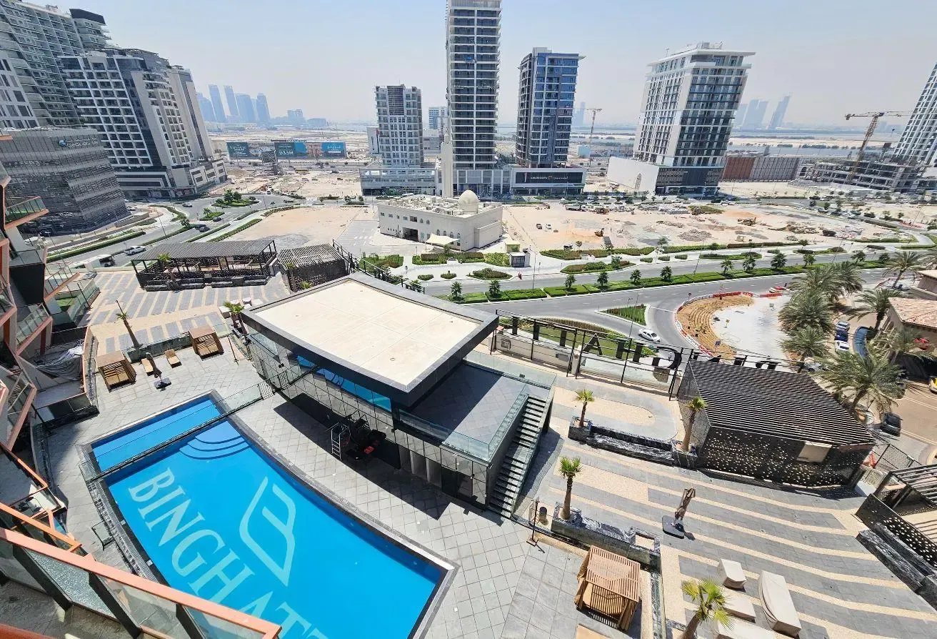 Modern I Ready to move I Pool Open View