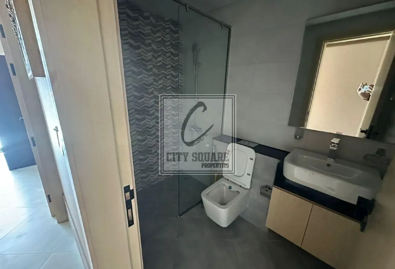 Spacious 3 BR for sale | vacant | 2 parking spots
