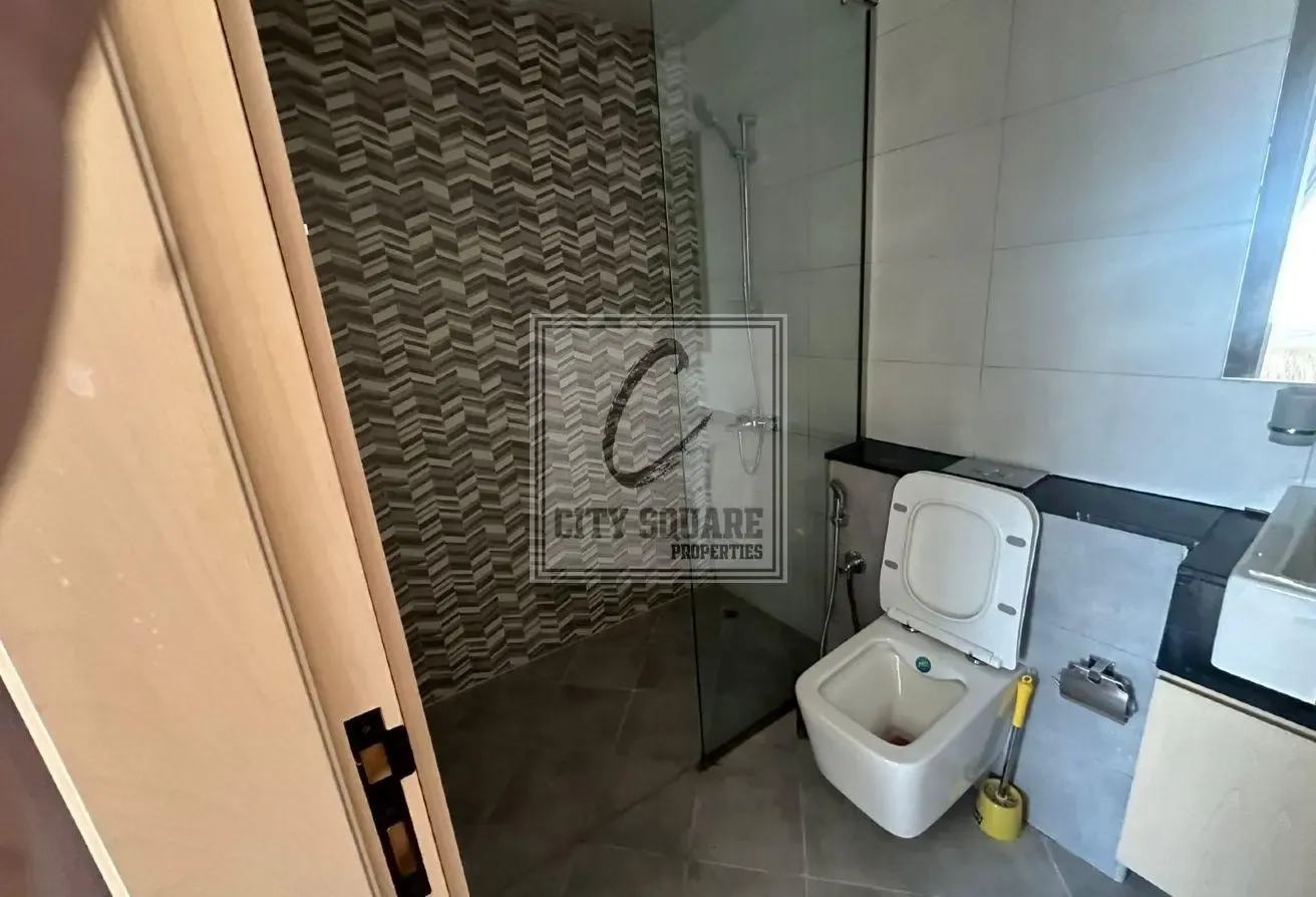 Spacious 3 BR for sale | vacant | 2 parking spots